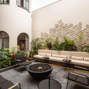 https://casa-juarez.hotelspuebla.com